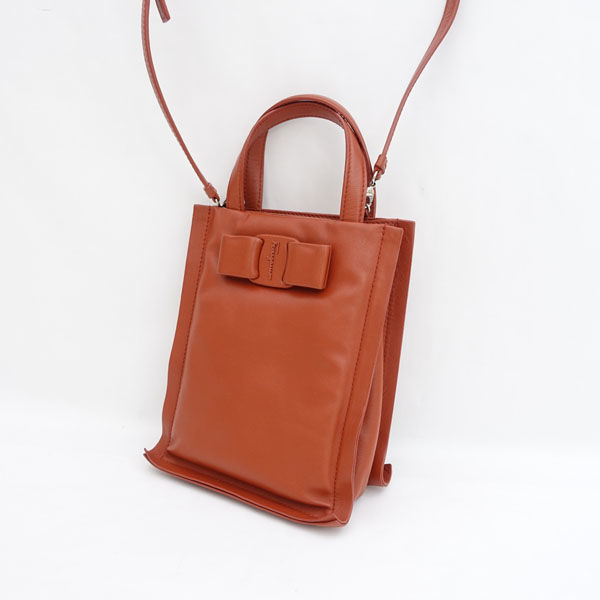 ・メーカー ：Salvatore Ferragamo / サルヴァトーレフェラガモ ・サイズ ：横幅（W) （約ｃｍ）:16，高さ（H) （約ｃｍ）:18.5，奥行（D) （約ｃｍ）:6，ショルダー 