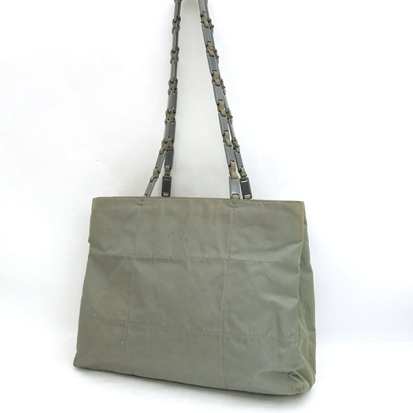 ・メーカー ：PRADA / プラダ ・製造番号 ：104 ・サイズ ：横幅（W) （約ｃｍ）:34，高さ（H) （約ｃｍ）:28，奥行（D) （約ｃｍ）:8，持ち手 （約ｃｍ）:70，総重量 （約ｇ