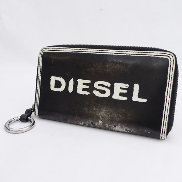 ・メーカー ：DIESEL / ディーゼル ・サイズ ：横幅（W) （約ｃｍ）:19.5，高さ（H) （約ｃｍ）:10.5，奥行（D) （約ｃｍ）:2.4，総重量 （約ｇ）:220，【小銭入れ】:1，